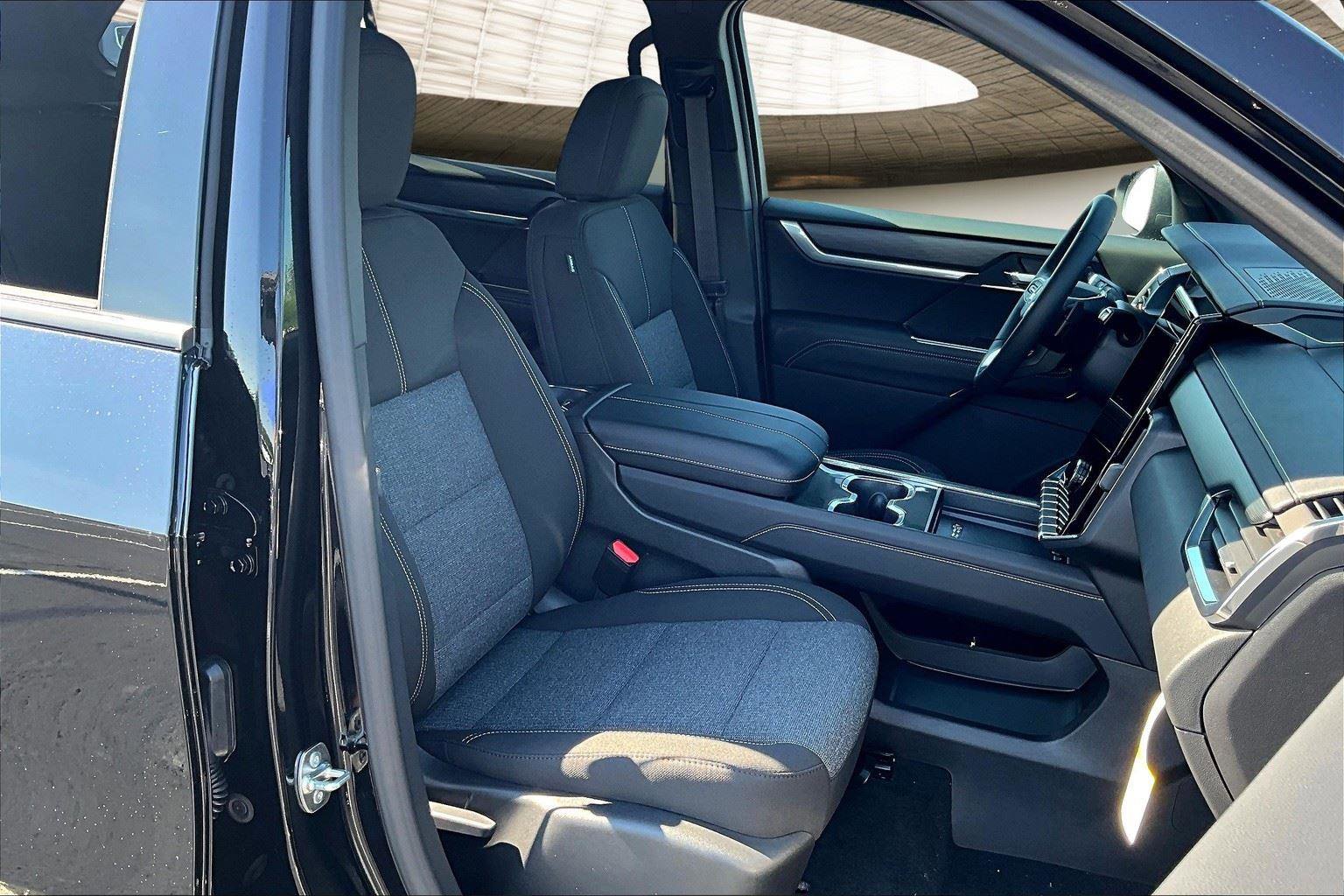 New 2025 GMC Acadia Elevation w/ LPO, Floor Liner Package image 10