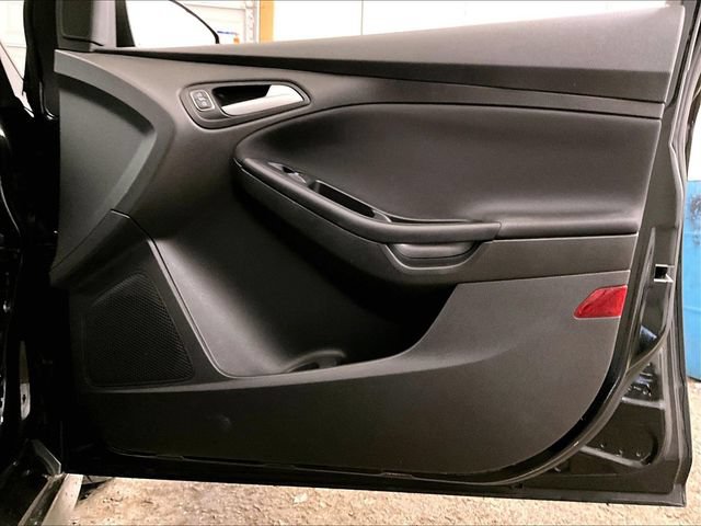 Used 2015 Ford Focus SE w/ SE Sport Package FWD image 24