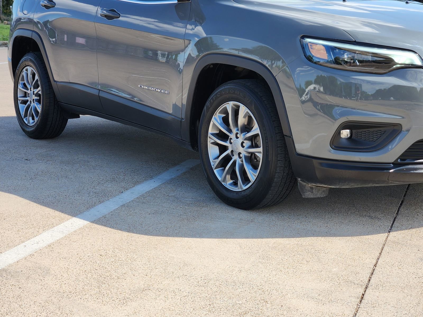 Used 2021 Jeep Cherokee Latitude Plus image 11