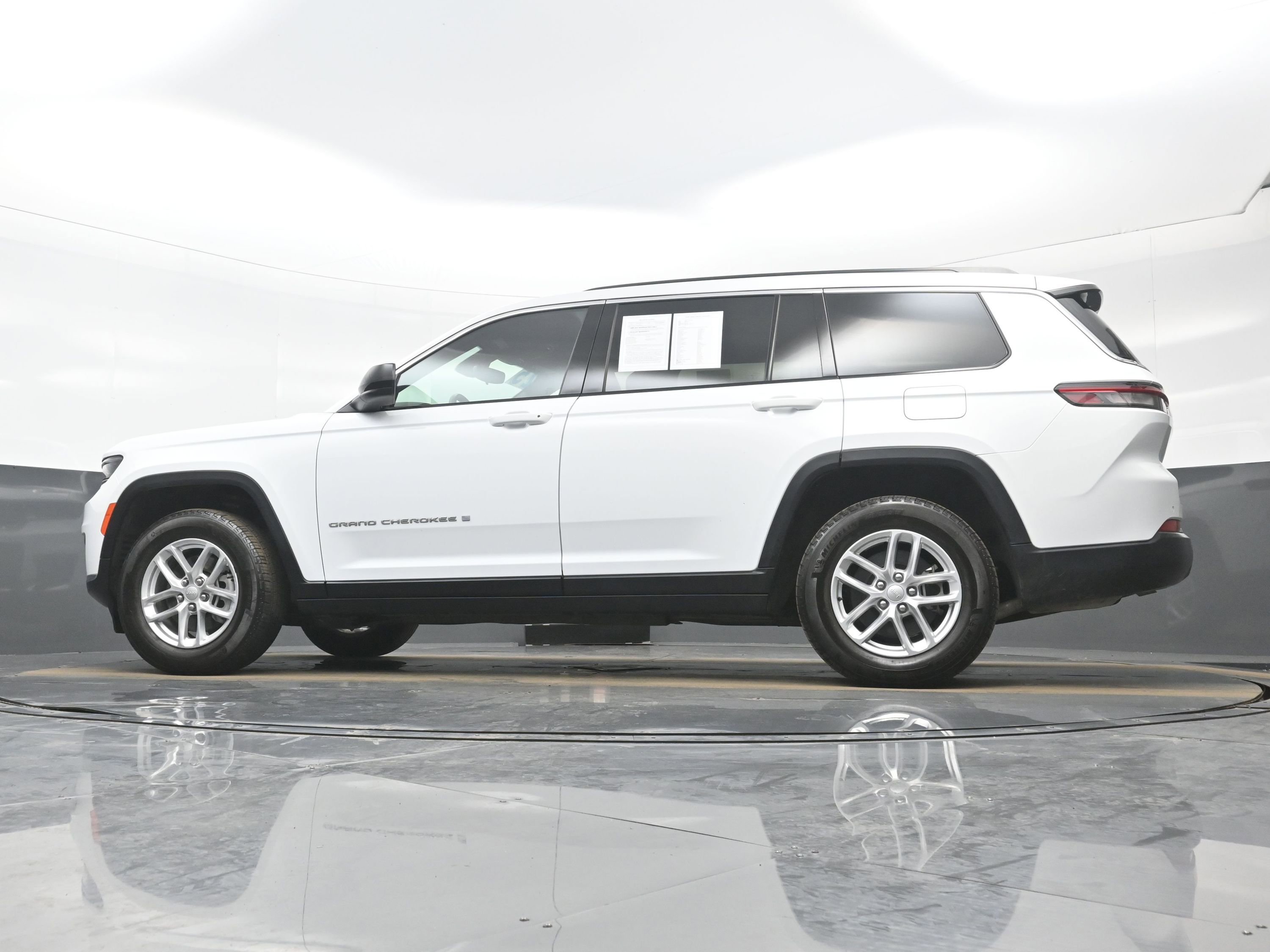 Used 2025 Jeep Grand Cherokee L Laredo w/ Trailer Tow Package image 29