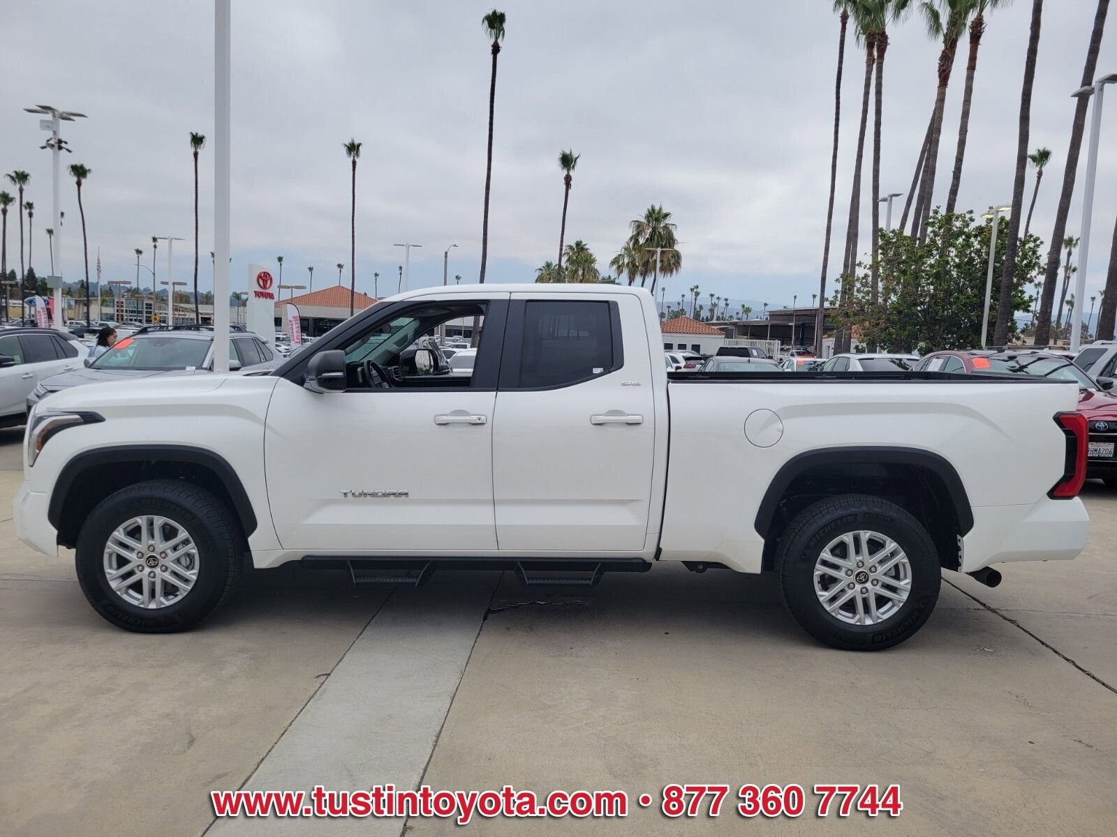 Used 2024 Toyota Tundra SR5 w/ SR5 Premium Package AWD/4WD image 7