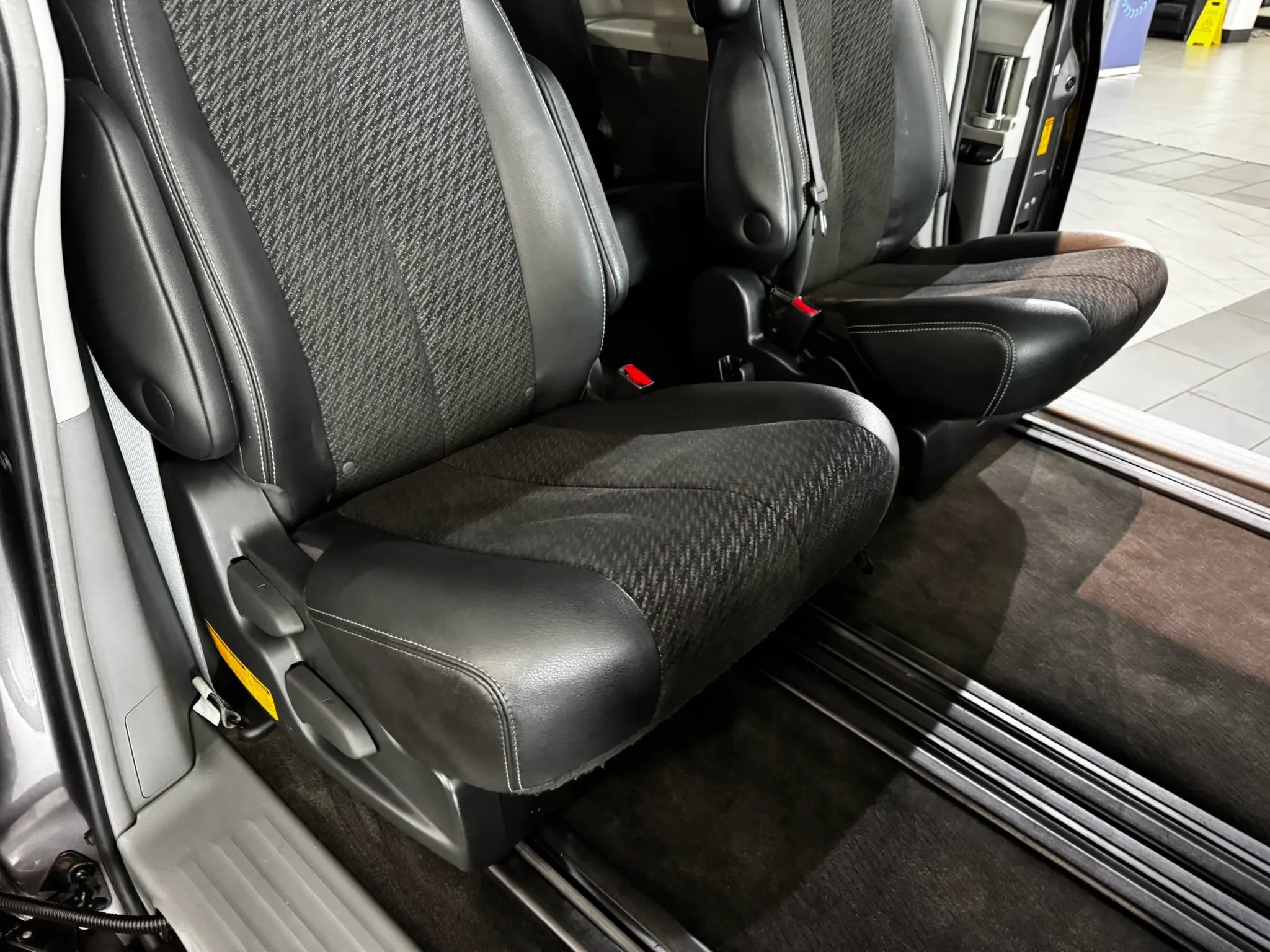 Used 2013 Toyota Sienna SE FWD image 14