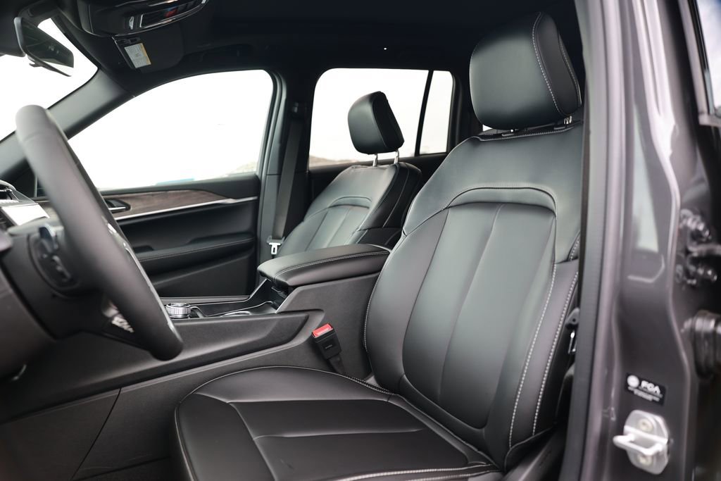 New 2026 Jeep Grand Cherokee Limited w/ MOPAR Finishing Package image 13