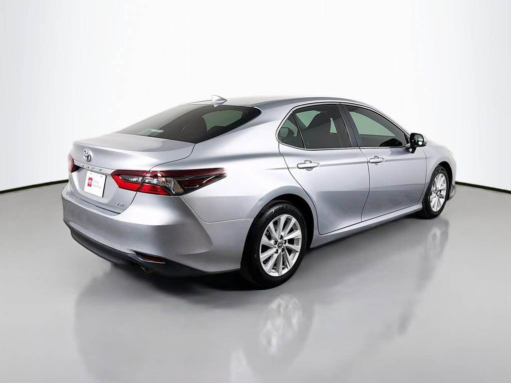 Used 2022 Toyota Camry LE image 6
