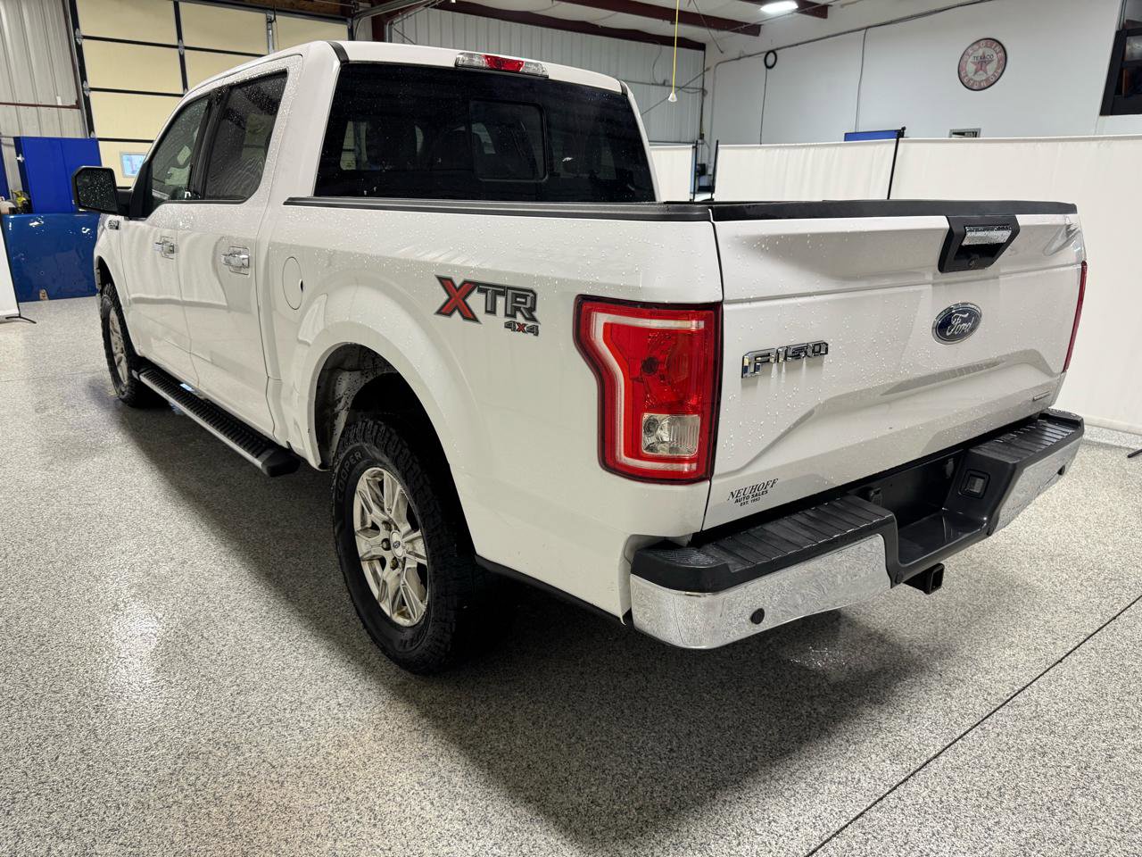 Used 2015 Ford F150 XLT w/ Equipment Group 302A Luxury AWD/4WD image 11