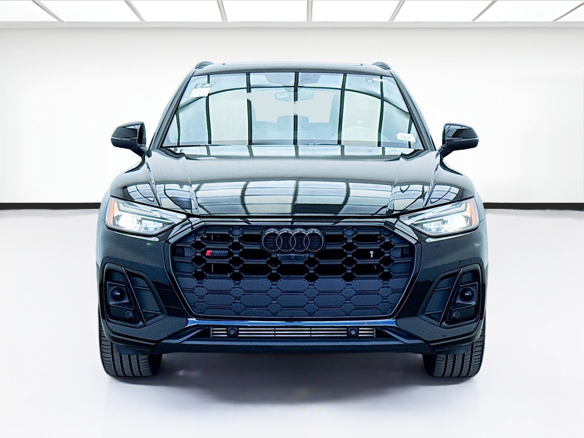 Used 2023 Audi SQ5 Premium Plus w/ Premium Plus Package image 2