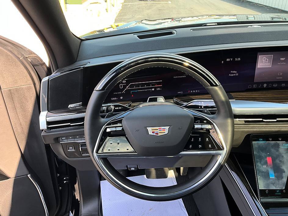 Used 2026 Cadillac Escalade ESV Luxury w/ LPO, Floor Liner Package AWD/4WD image 36