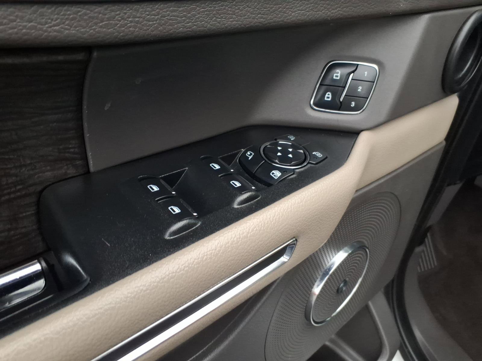 Used 2020 Ford Expedition Limited image 15