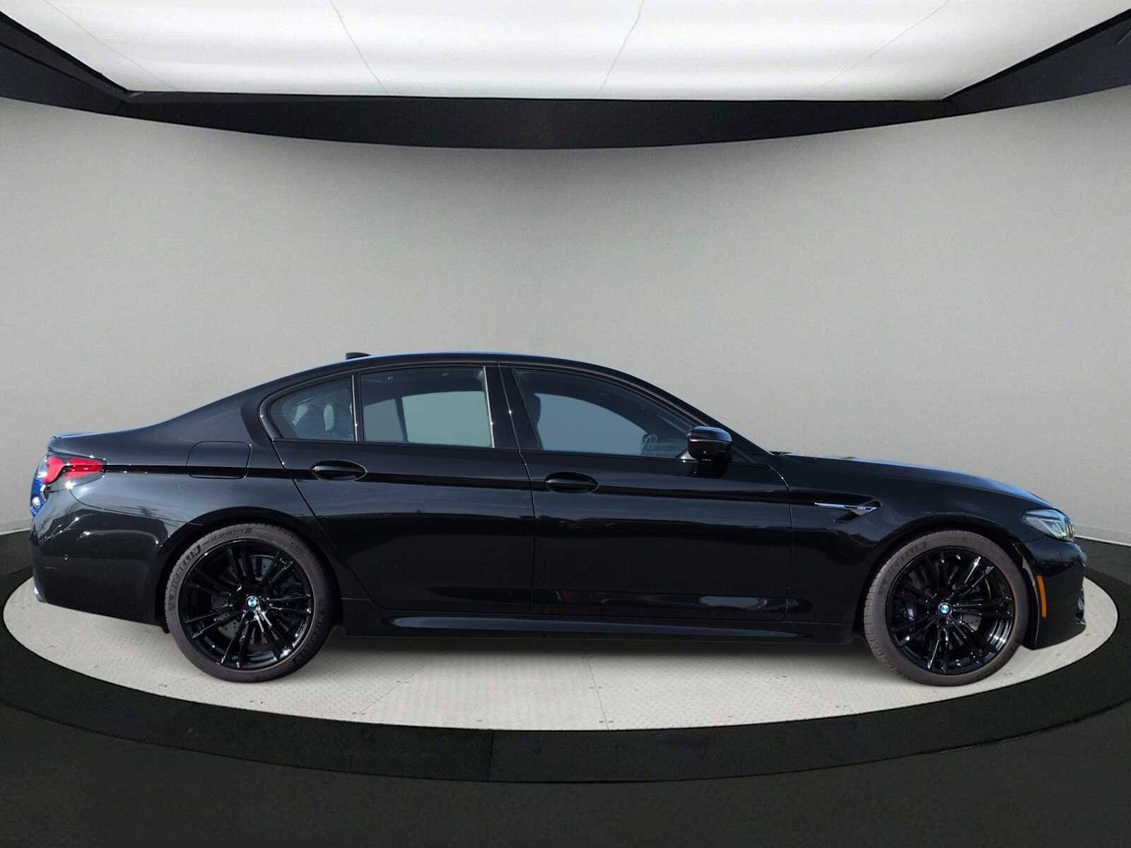 Used 2023 BMW M5 w/ Executive Package image 9