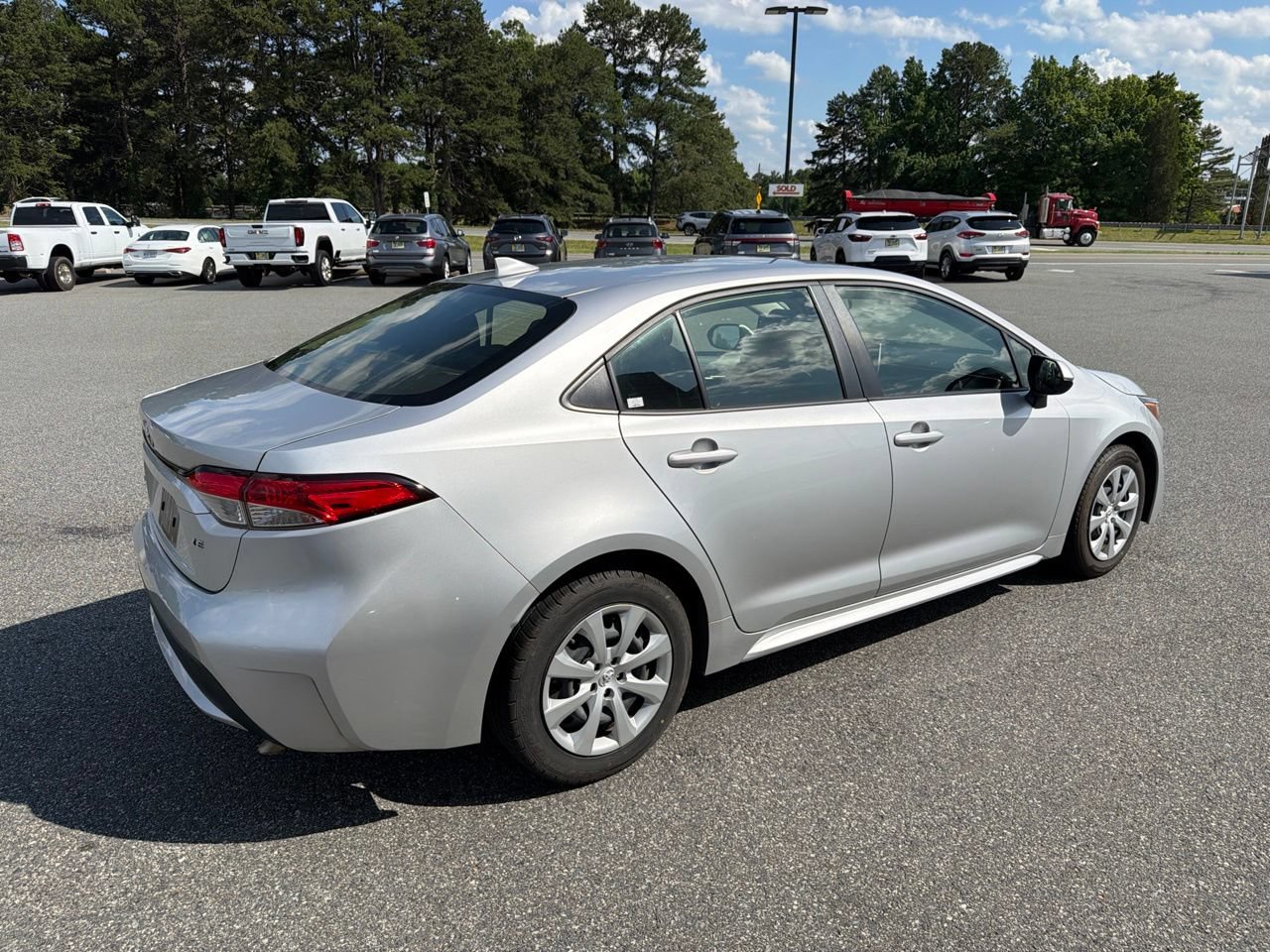Used 2020 Toyota Corolla LE FWD image 8