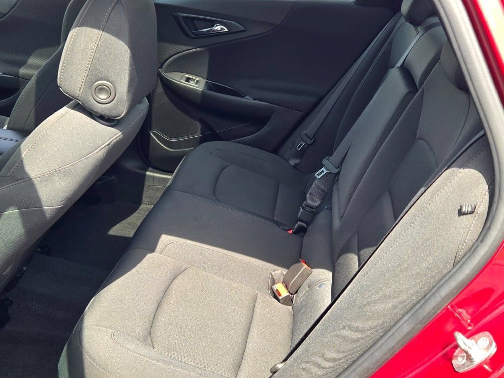 Used 2017 Chevrolet Malibu LT FWD image 16
