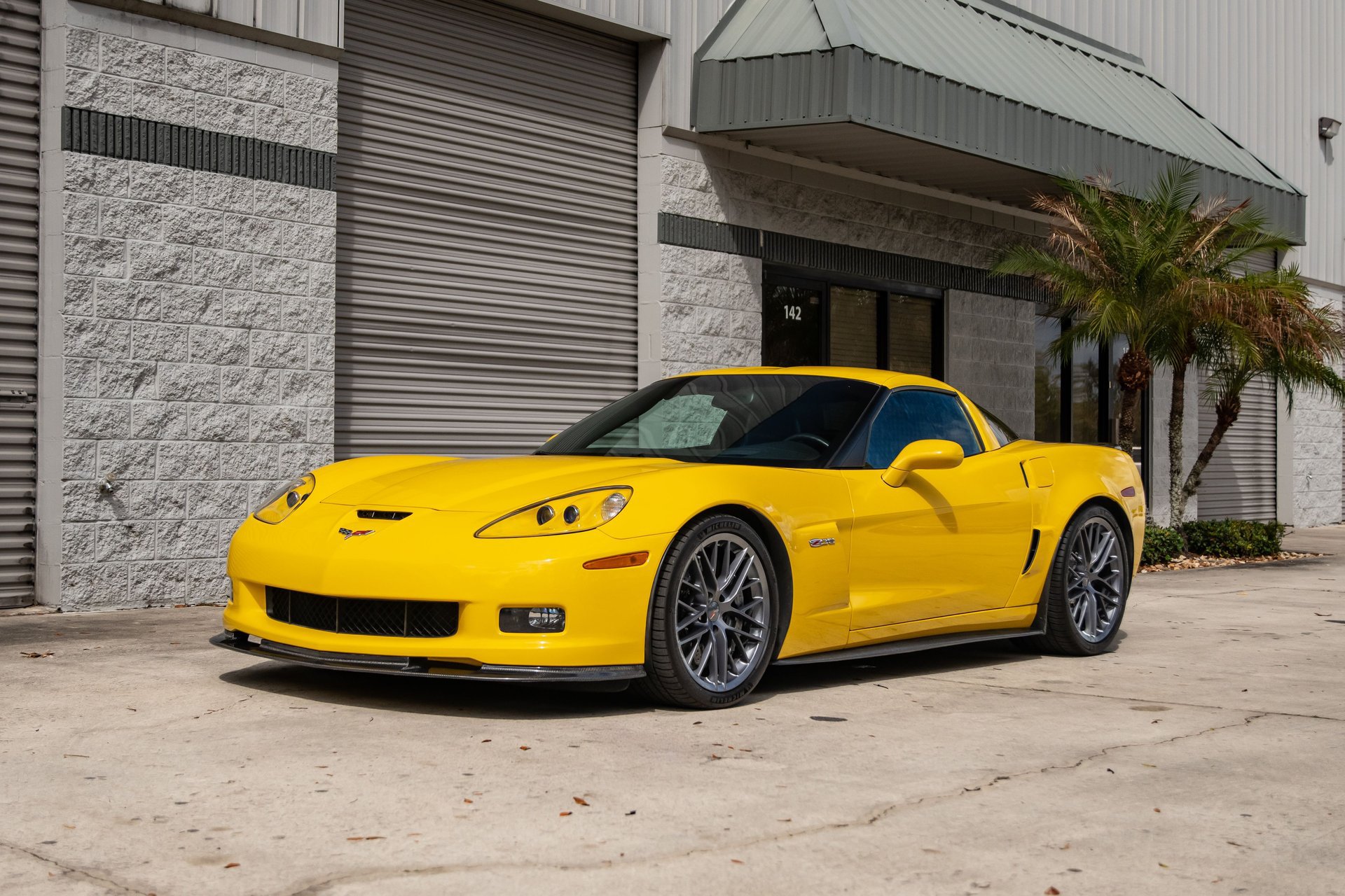 Used 2011 Chevrolet Corvette Z06 w/ Z07 Performance Package RWD image 2