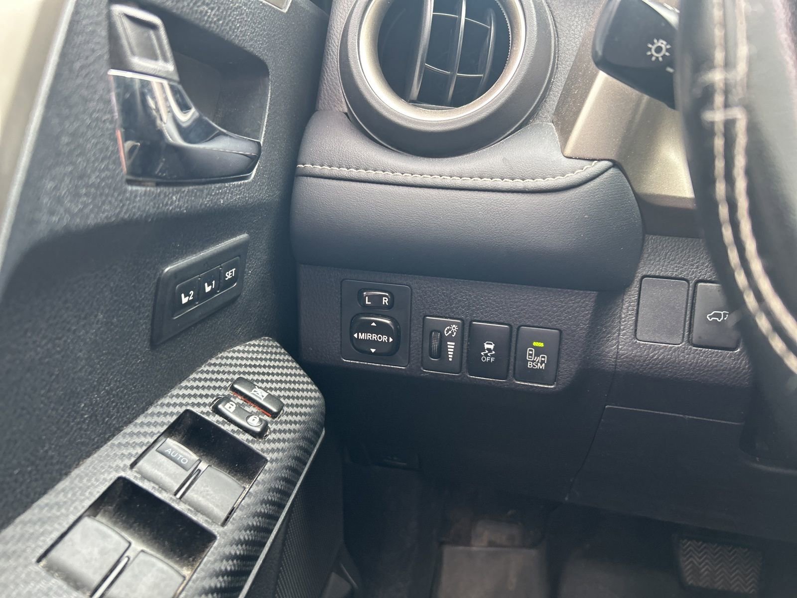 Used 2014 Toyota RAV4 Limited w/ Technology Package FWD image 16