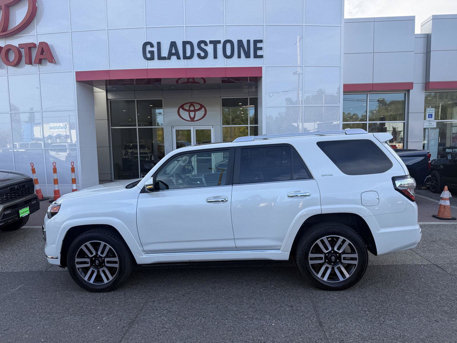 Used 2023 Toyota 4Runner Limited AWD/4WD image 2