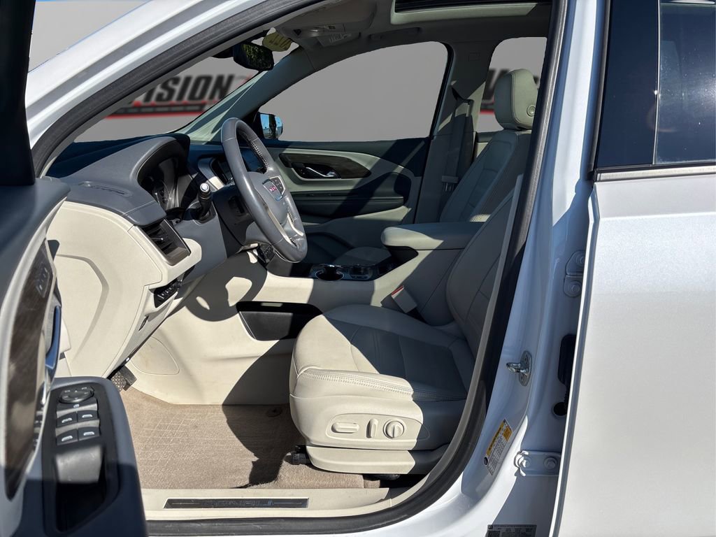 Used 2022 GMC Terrain Denali w/ Denali Premium Package AWD/4WD image 9