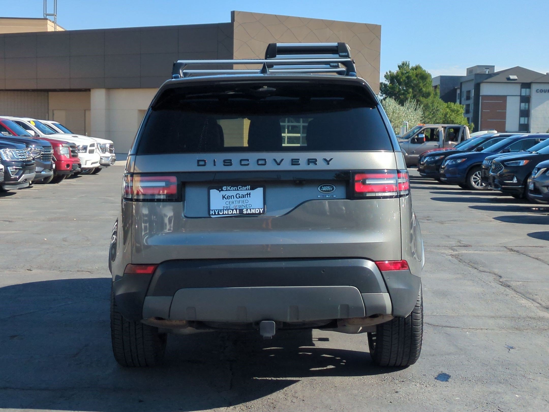 Used 2018 Land Rover Discovery HSE AWD/4WD image 5