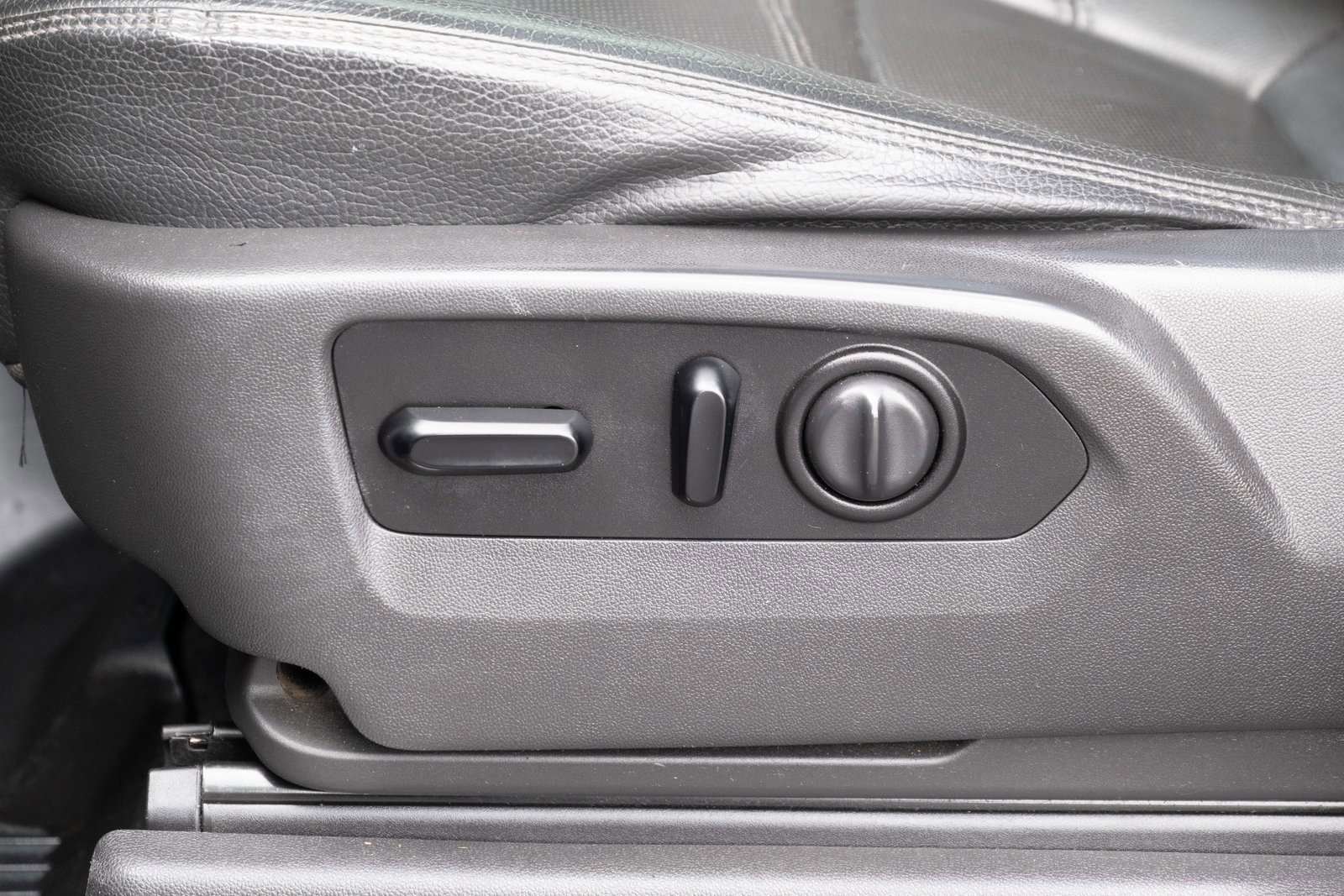 Used 2021 GMC Sierra 3500 Denali w/ Denali Black Diamond Edition image 14