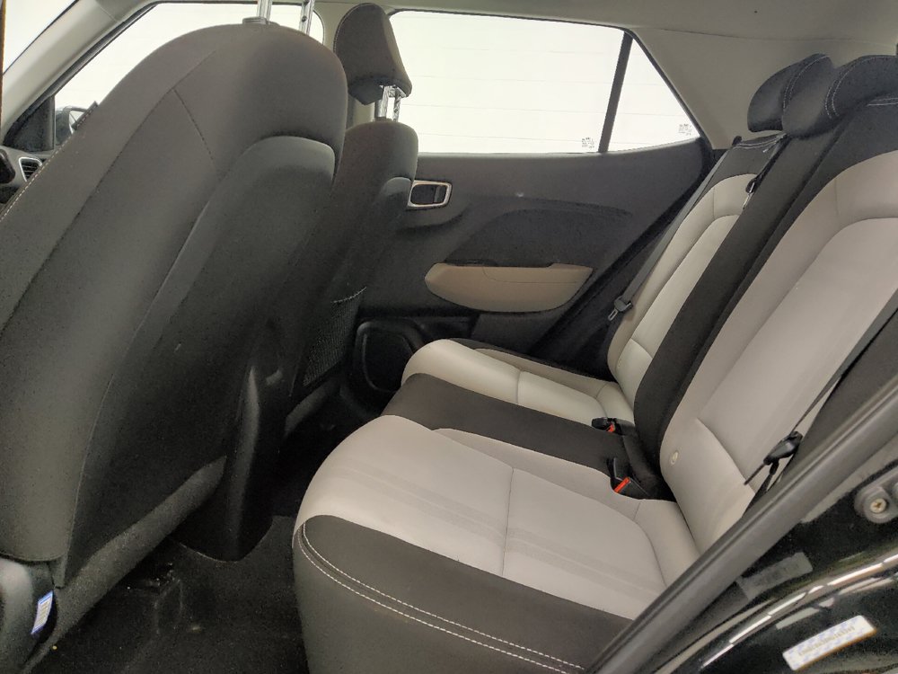 Used 2022 Hyundai Venue SEL FWD image 18