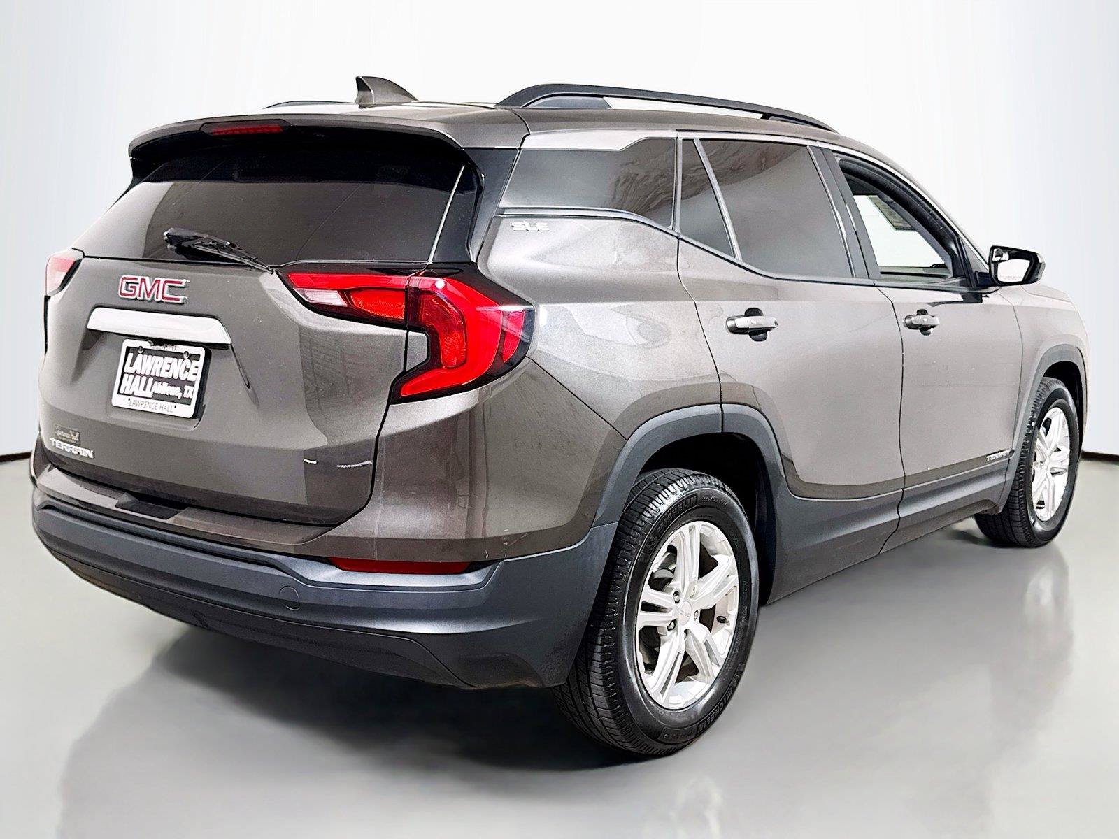 Used 2020 GMC Terrain SLE w/ Driver Convenience Package FWD image 4