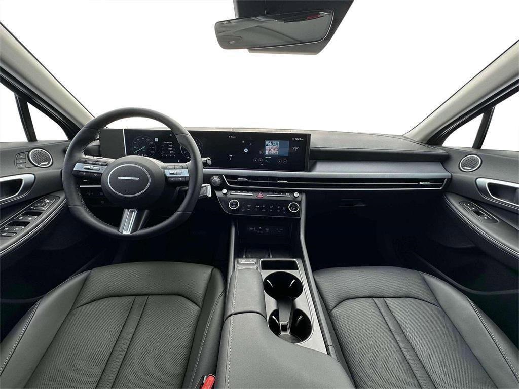 New 2025 Hyundai Sonata Limited image 13