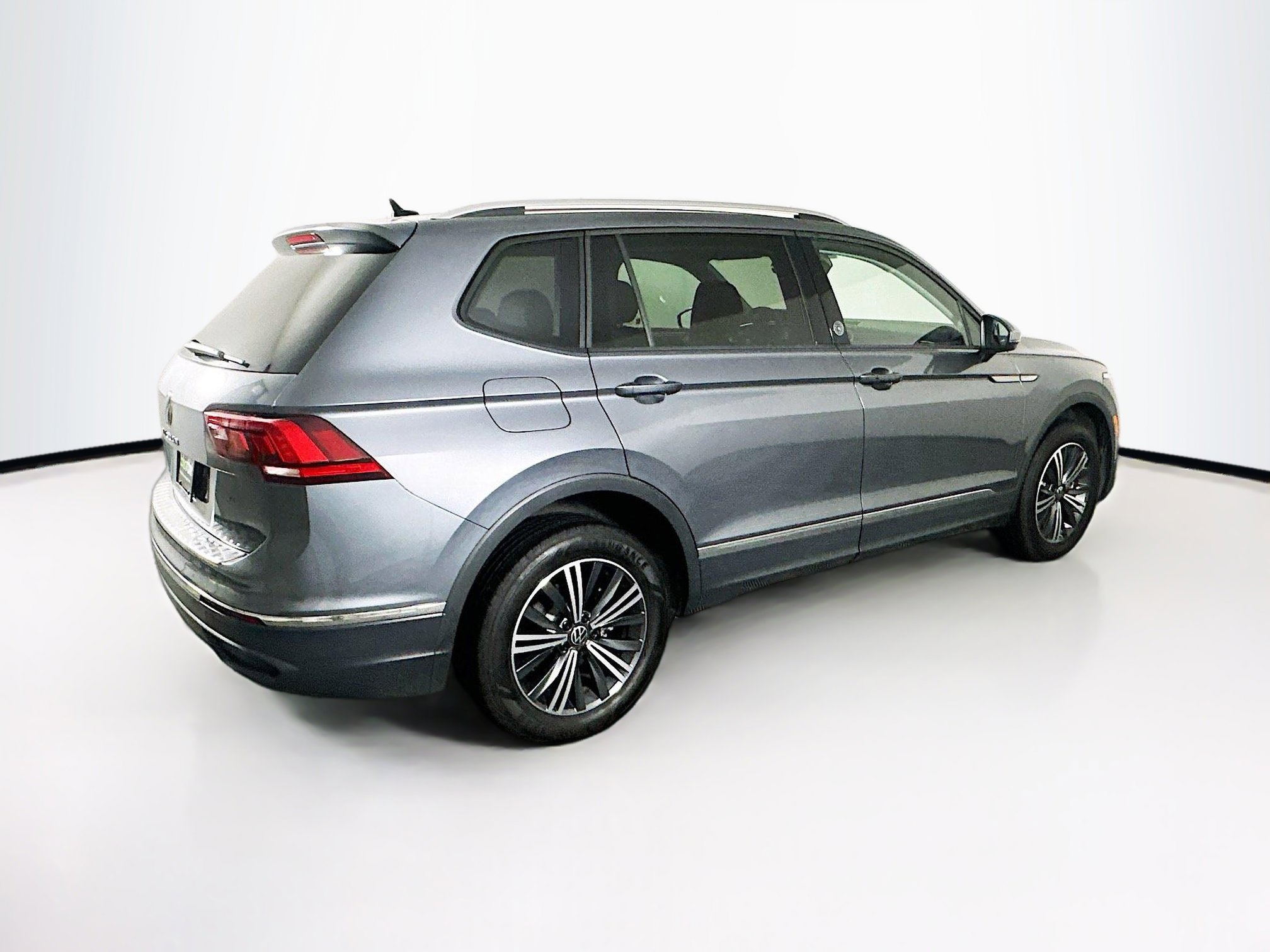 Used 2024 Volkswagen Tiguan Wolfsburg Edition image 10