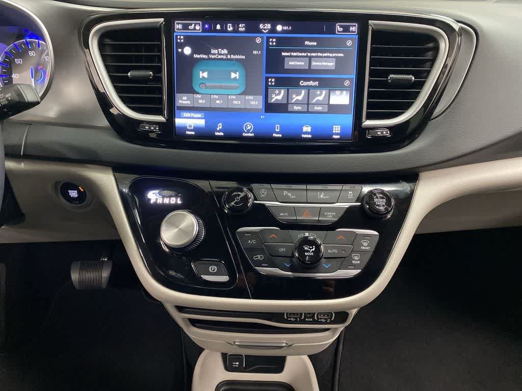 Used 2024 Chrysler Pacifica Touring-L FWD image 24