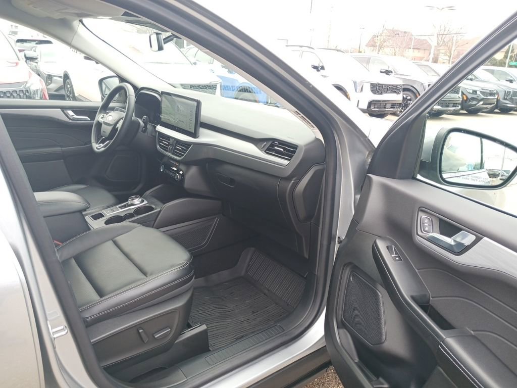 Used 2023 Ford Escape Platinum w/ Class II Trailer Tow Package image 15