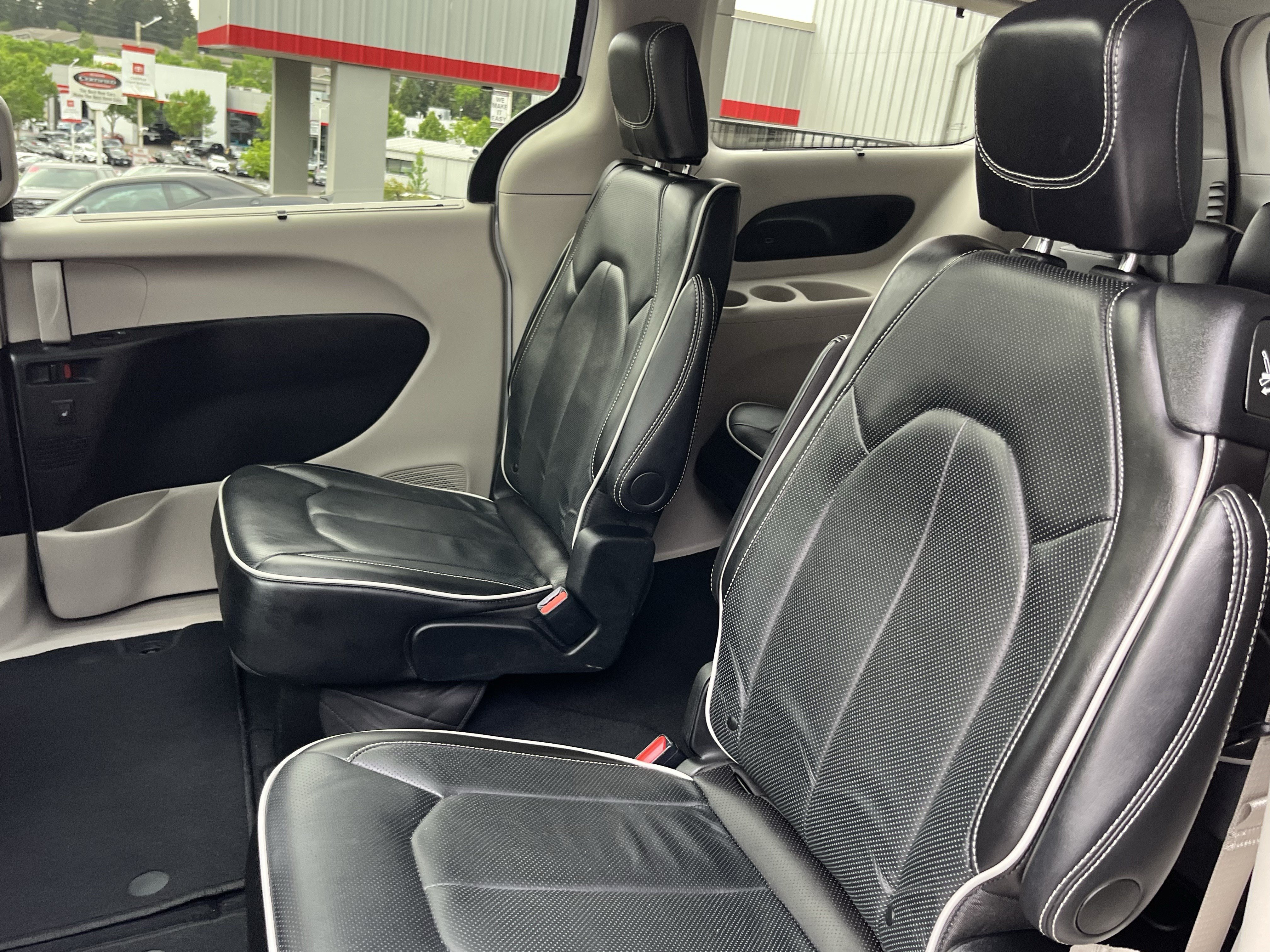 Used 2024 Chrysler Pacifica Limited FWD image 15