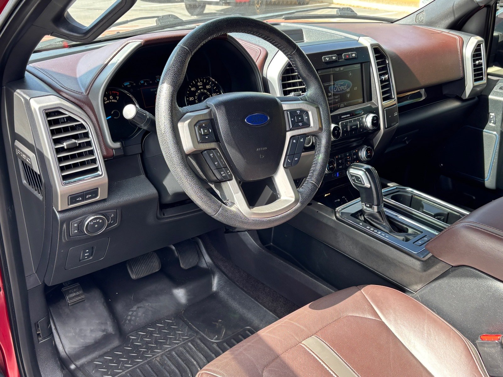 Used 2015 Ford F150 Platinum w/ Equipment Group 701A Luxury AWD/4WD image 21