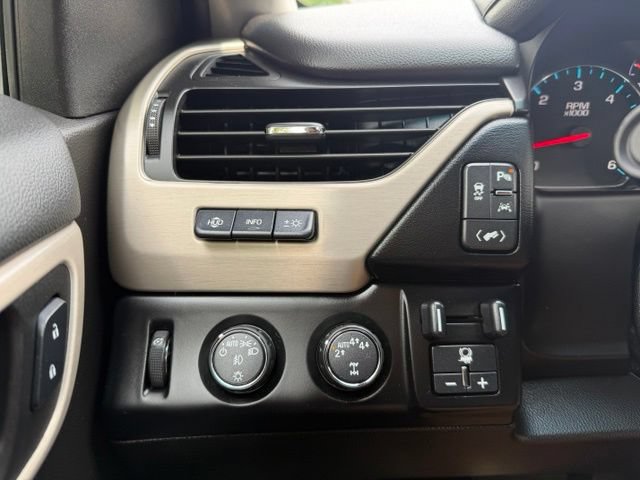 Used 2017 GMC Yukon Denali AWD/4WD image 18
