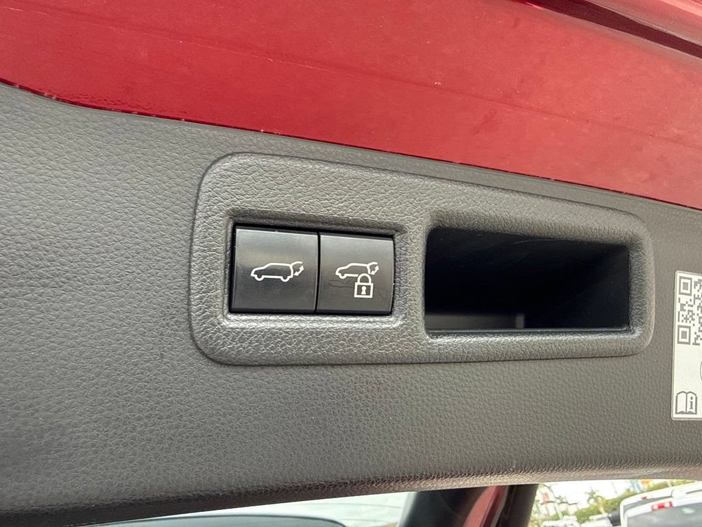 Used 2024 Toyota Venza LE AWD/4WD image 17