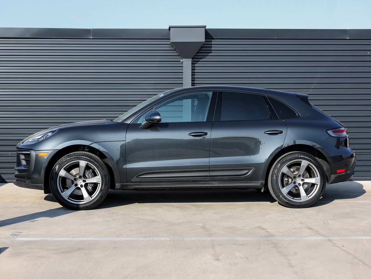 Certified 2026 Porsche Macan AWD/4WD image 2