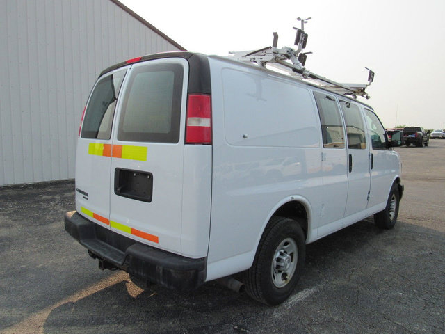 Used 2015 Chevrolet Express 2500 RWD image 2