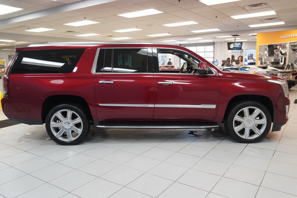 Used 2017 Cadillac Escalade ESV Luxury image 16