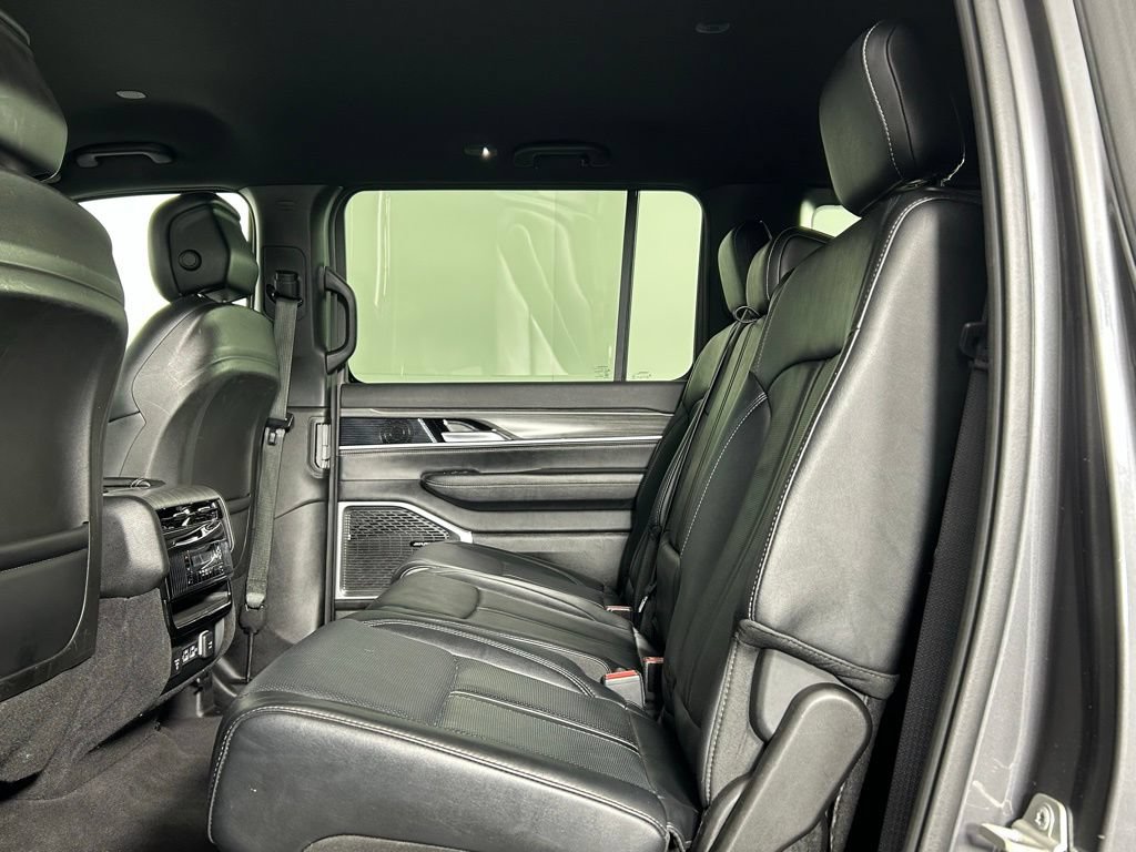 Used 2024 Jeep Wagoneer Series II w/ Flexible Seating Group AWD/4WD image 19