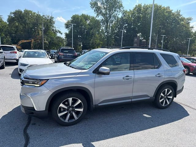 Used 2023 Honda Pilot Elite image 3