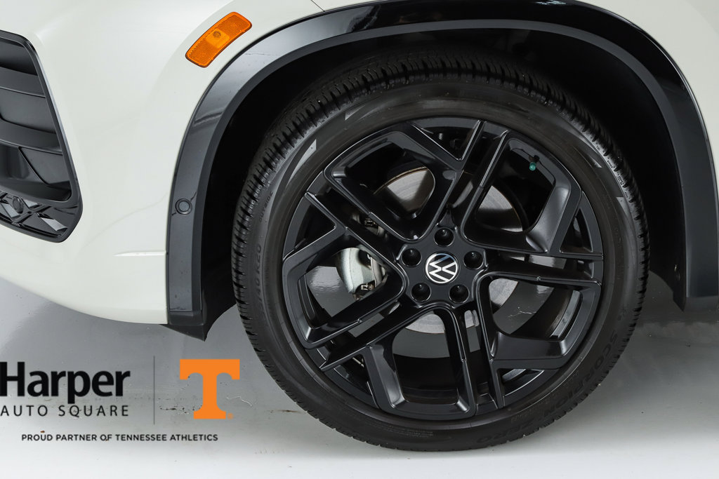 New 2025 Volkswagen Tiguan SE R-Line FWD image 44