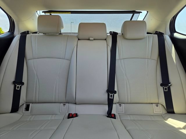 Used 2025 Lexus ES 300h w/ Technology Package FWD image 11