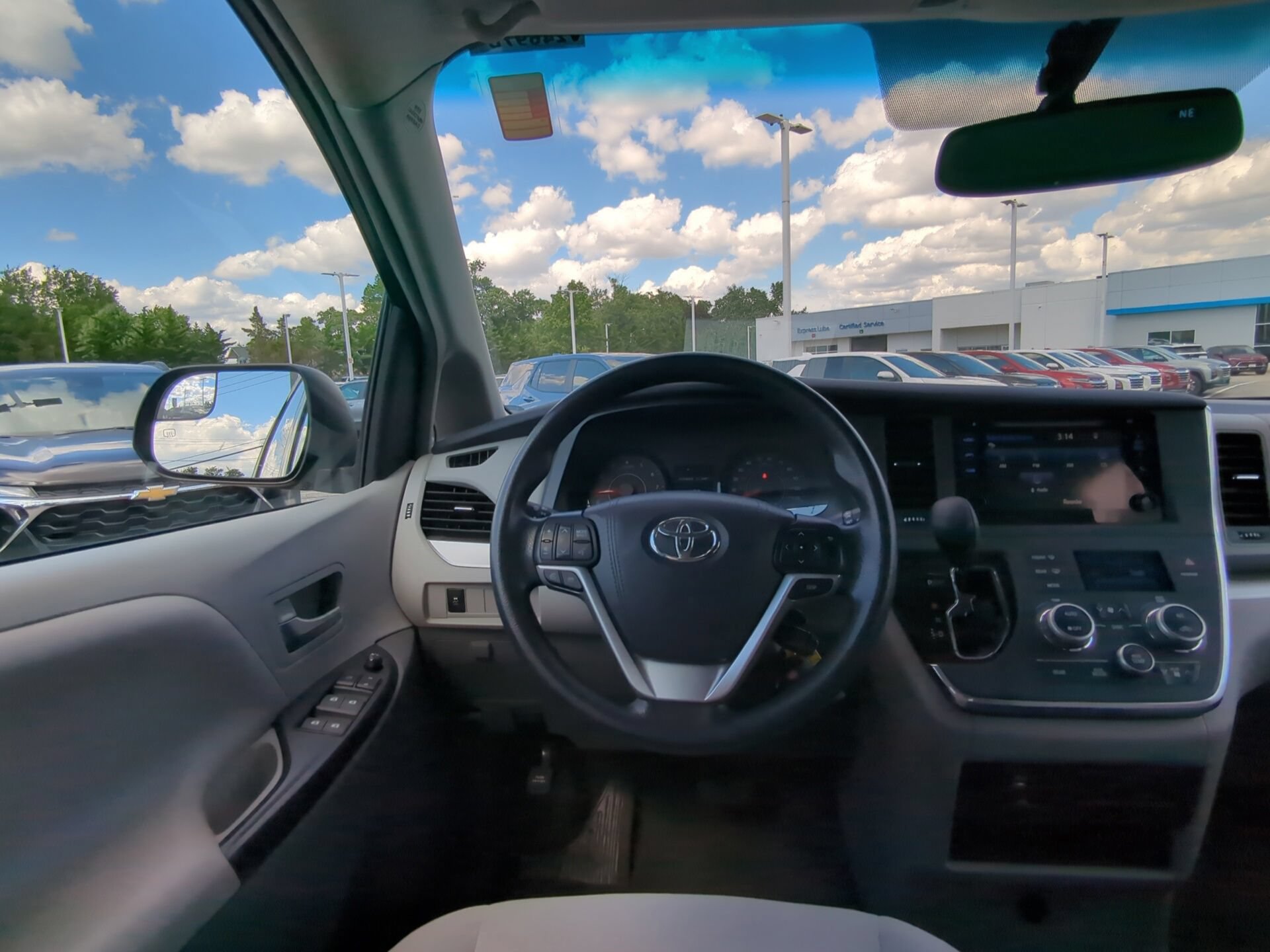 Used 2017 Toyota Sienna LE AWD/4WD image 15
