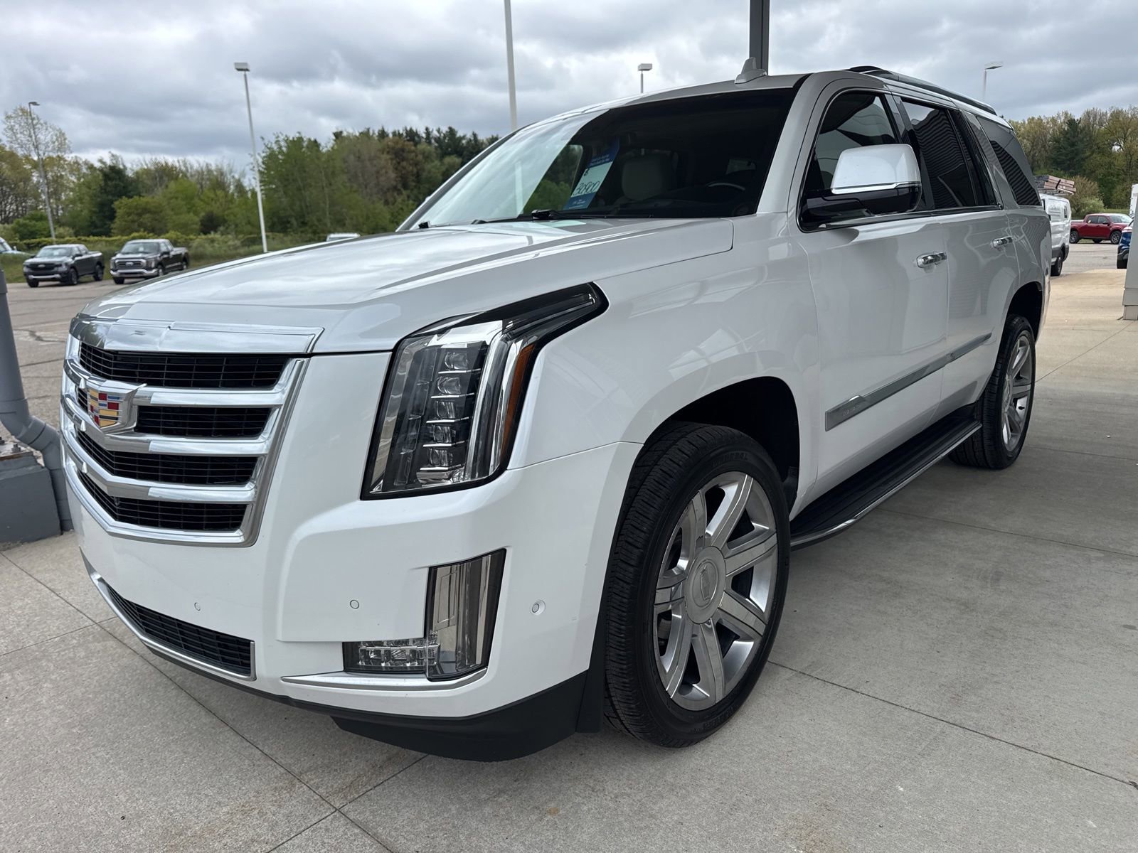 Used 2019 Cadillac Escalade Luxury AWD/4WD image 4