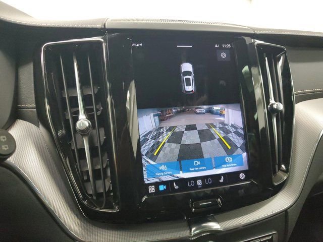 Used 2022 Volvo XC60 B6 R-Design image 25