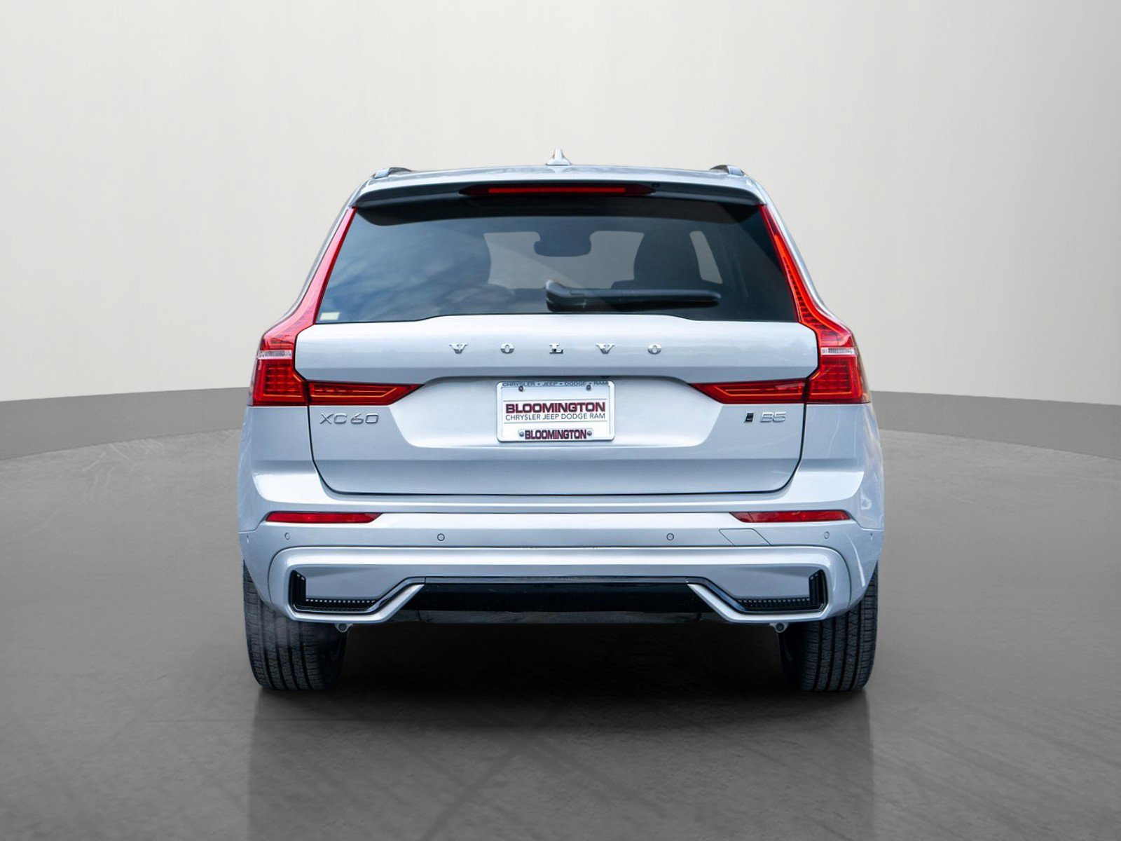 Used 2025 Volvo XC60 B5 Plus image 6