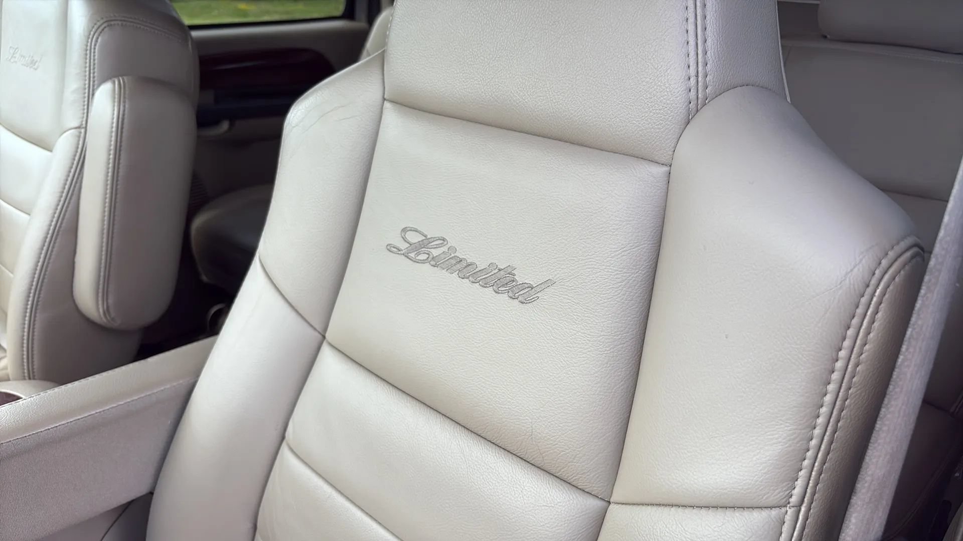 Used 2005 Ford Excursion Limited AWD/4WD image 19
