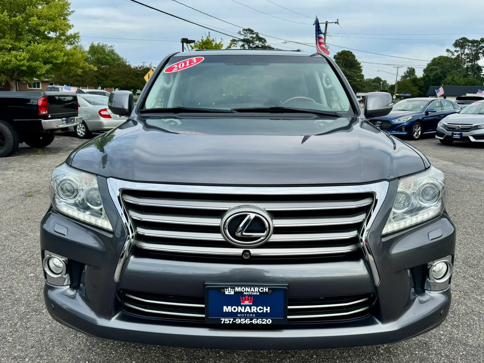 Used 2013 Lexus LX 570 4WD w/ Luxury Pkg image 8