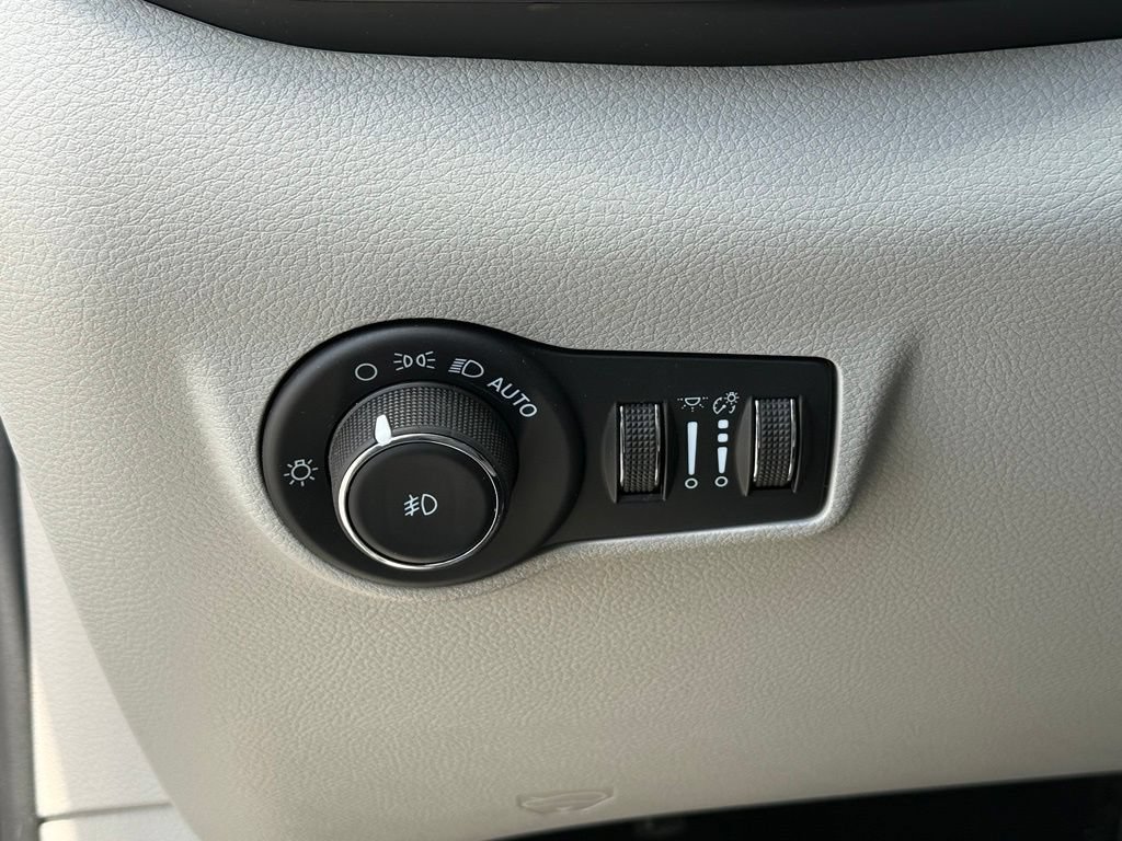 Used 2022 Jeep Compass Limited AWD/4WD image 23