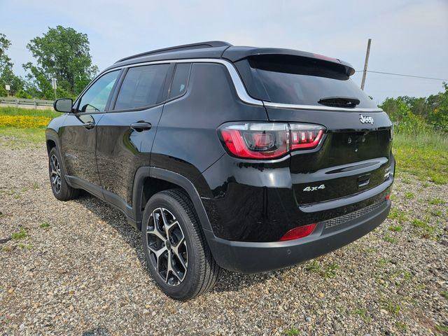 Used 2025 Jeep Compass Limited AWD/4WD image 5