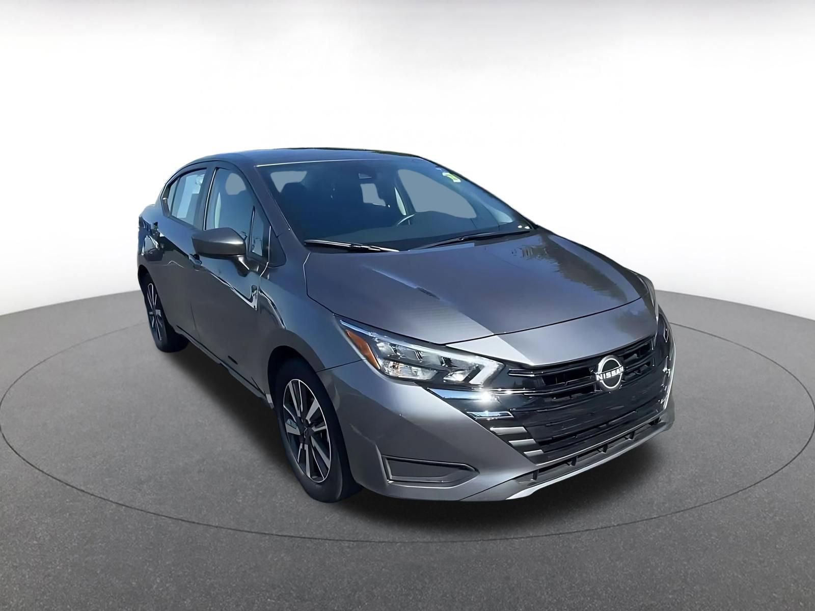 Used 2025 Nissan Versa SV image 3