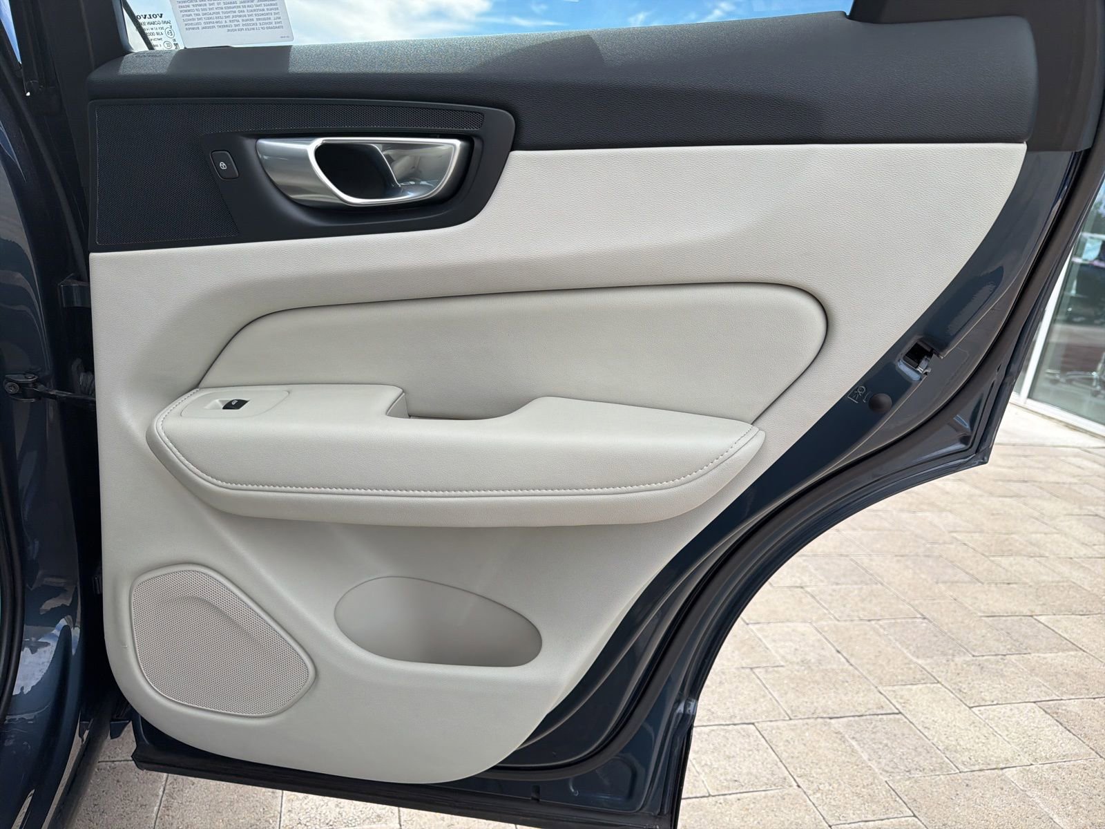 Used 2024 Volvo XC60 B5 Ultimate w/ Protection Package Premier image 22