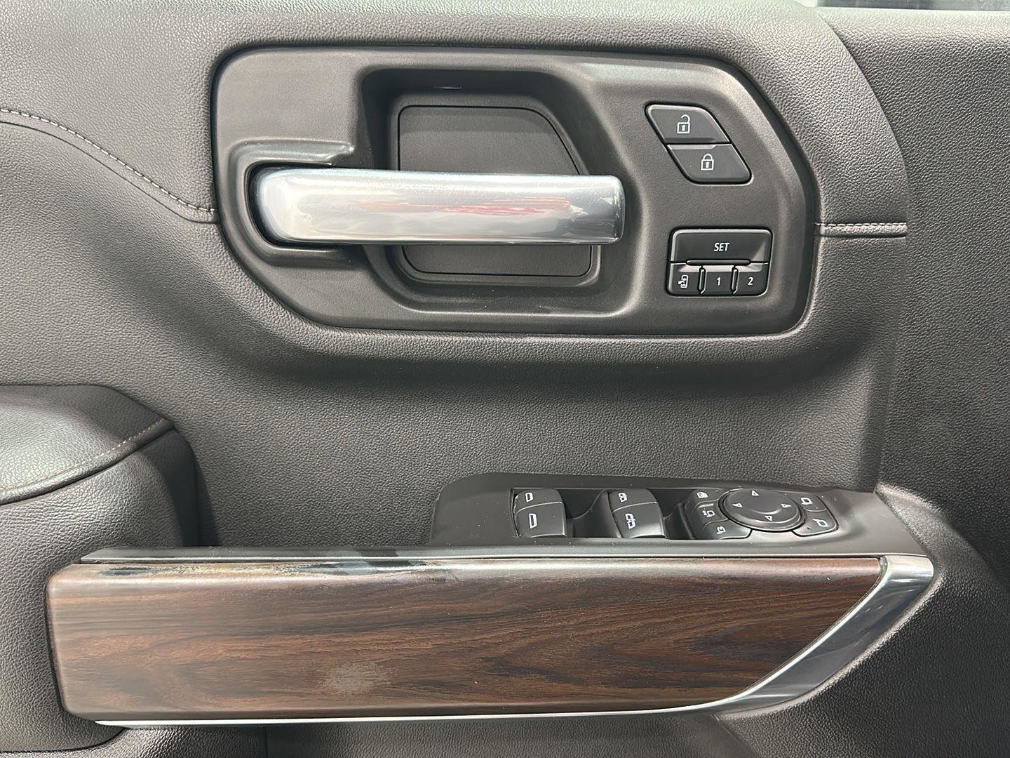 Used 2021 GMC Sierra 3500 SLT w/ SLT Premium Package image 21