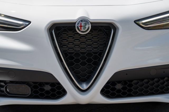 Used 2023 Alfa Romeo Stelvio Ti w/ Active Assist Plus Package AWD/4WD image 17